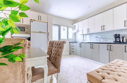 Sisli Apartment | Duplex Flat w Fireplace 7 min to City's Nisantasi