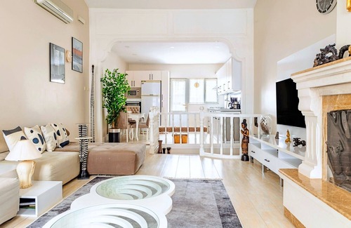 Sisli Apartment | Duplex Flat w Fireplace 7 min to City's Nisantasi