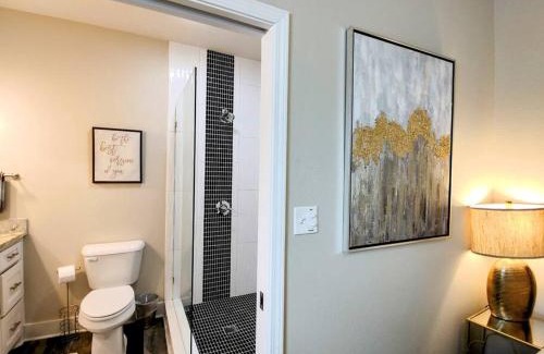 Mid America House | Duplex Lakeview A - 10 Minutes to Oaklawn Racing & Gaming