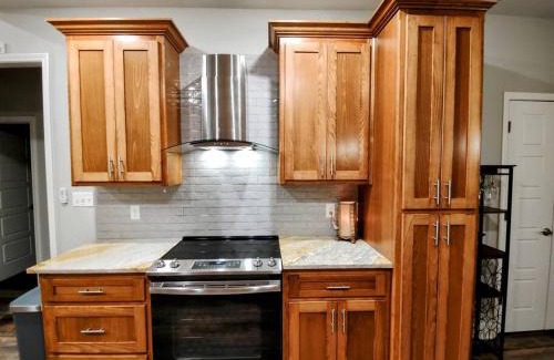 Mid America House | Duplex Lakeview A - 10 Minutes to Oaklawn Racing & Gaming
