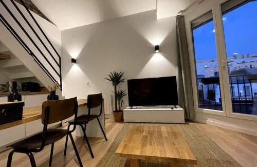 Les Puces de Saint-Ouen Apartment | Duplex Loft industrial, Flea market St Ouen, Quiet