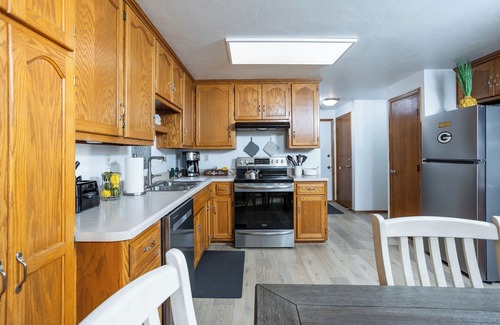 Green Bay House | Duplex Near Lambeau Field and Public Park around the corner!