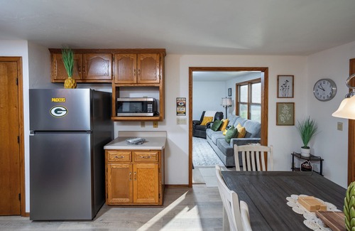 Green Bay House | Duplex Near Lambeau Field and Public Park around the corner!