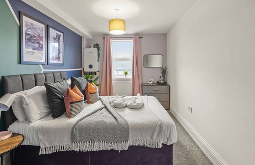 Bristol City Centre Apartment | Duplex! Penthouse! Private Rooftop! Location!