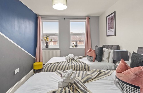 Bristol City Centre Apartment | Duplex! Penthouse! Private Rooftop! Location!