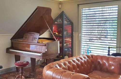 La Bourgogne Apartment | Duplex, piano, billard, ping-pong, jardin