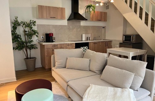 Hastings Apartment | Duplex rénové au Calme et Central