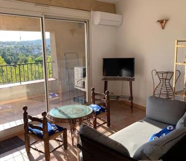 Manosque Apartment | Duplex T3 climatisé centre terrasse parking payant