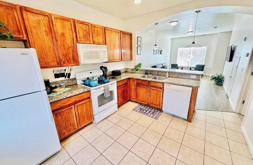 Reno House | Duplex Townhouse/4 Bd & 4 Baths/sleeps14/Unit 8GH