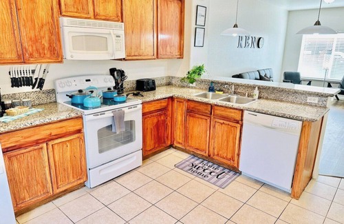 Reno House | Duplex Townhouse/4 Bd & 4 Baths/sleeps14/Unit 8GH