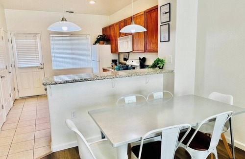 Reno House | Duplex Townhouse/4 Bd & 4 Baths/sleeps14/Unit 8GH