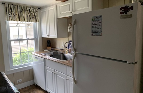 Ocean Park Condo | Duplex with private outdoor garden and fire pit