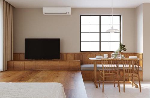 Ba Dinh Apartment | DUWON Premium Building - SUPER City Centre - FreeAirport Pickup