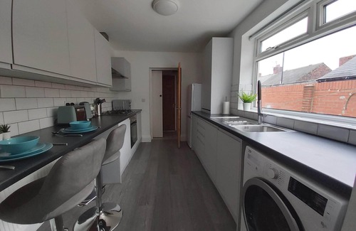 Sunderland House | Dwell Living Sleeps 4 with free parking wifi, smart TV