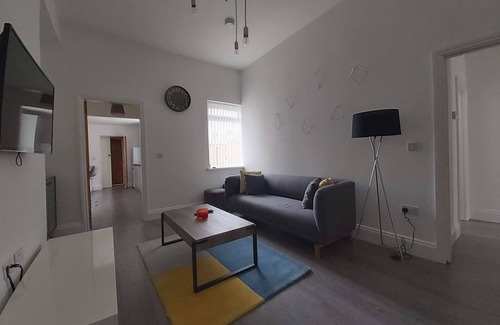 Sunderland House | Dwell Living Sleeps 4 with free parking wifi, smart TV