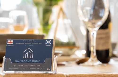 Aberdeen House | Dwellcome Home Ltd 5 Double Bedroom 3 Bathroom House Free Driveway Parking, 637 Mbps WIFI, Ideal for Long Term Contractor, etc Stays, Regular Housekeeping Option - See Our Site for Assurance