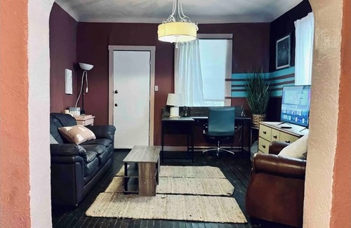 Barelas House | Dwtn Bungalow A, Pet Friendly
