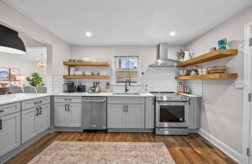 Greenville - Spartanburg House | Dwtn|FlexRates|ParkPass|PizzaOven|FirePit|YouTubeTV|King|SRT|EV