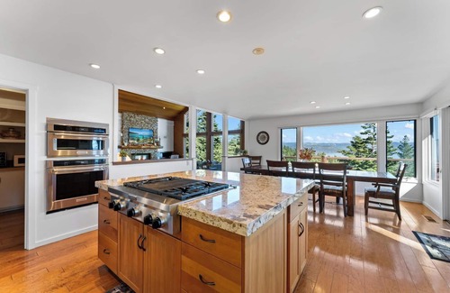 Carnelian Bay House | Dynamic Views, Hot Tub, Gym, 2nd Living Rm, Garage & More!