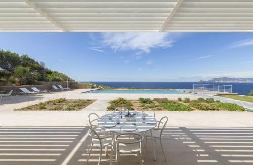 Saint-Cyr-sur-Mer Villa | Dzov