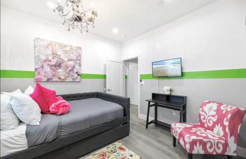 North Hollywood Apartment | E- Classy NoHo Oasis 2-Units, U-Studios 15m