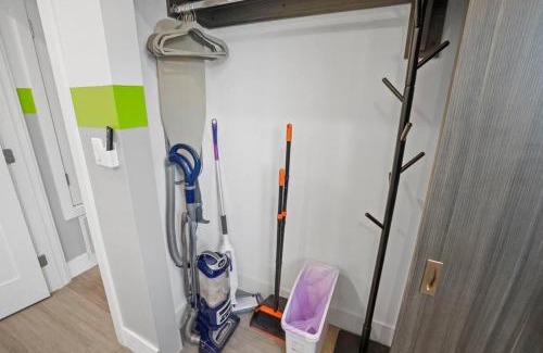 North Hollywood Apartment | E- Classy NoHo Oasis 2-Units, U-Studios 15m