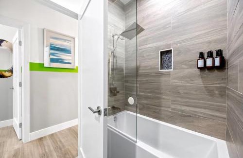 North Hollywood Apartment | E- Classy NoHo Oasis 2-Units, U-Studios 15m