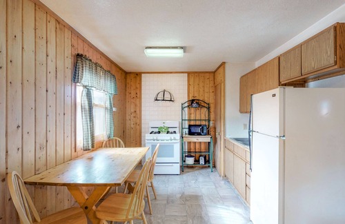 South Fork Cabin | "E" Elk Cabin - Private Hot Tub!