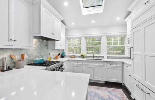 Springs House | E. Hampton Beach House- Walk to Waterfront - Min. to Beaches- New Heated Pool