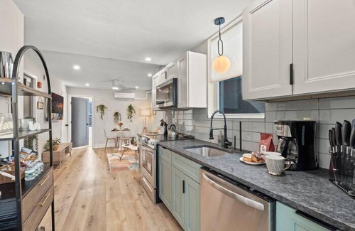 Passyunk Square Apartment | E Passyunk Ave 1BR Gem Prime Location