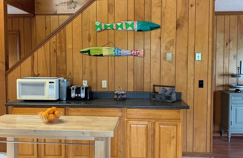 Whalehead Beach House | E-SEA-LIVIN' Oceanside Coastal Cottage in Corolla, 4 min walk to the beach!