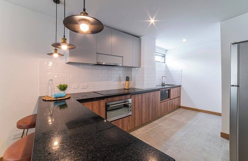 Granada Apartment | E201 - Spacious 2-bed/2-bath, A/C & Fast WiFi