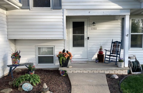 Neenah House | EAA 4 Bedroom House Rental - 15 minutes from EAA, Oshkosh, WI