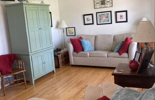 Neenah House | EAA 4 Bedroom House Rental - 15 minutes from EAA, Oshkosh, WI