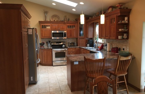 Butte Des Morts House | EAA 5 bedroom rental in quiet location with pool.