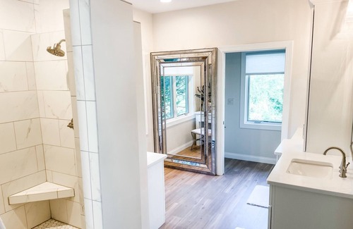 Butte Des Morts House | EAA Availability - Modern estate with entertaining space & inground pool