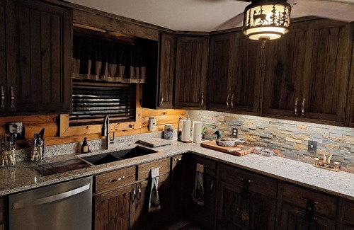 Richford House | EAA Cabin Rental