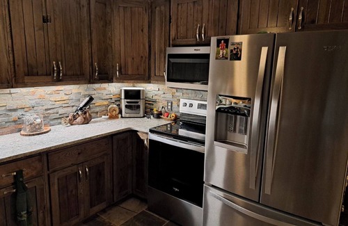Richford House | EAA Cabin Rental