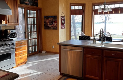Butte Des Morts House | EAA! Executive house with spectacular sunsets; 6 bedrooms