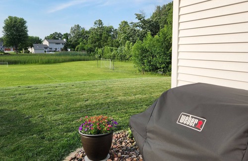 Oshkosh House | EAA private property rental! 5 min from EAA grounds