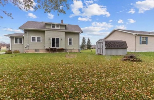 Oshkosh House | EAA Rental - Minutes away from EAA grounds and many food options.