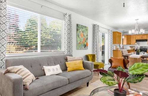 Eagle House | Eagle Charmer Pet friendly near downtown/riverwalk