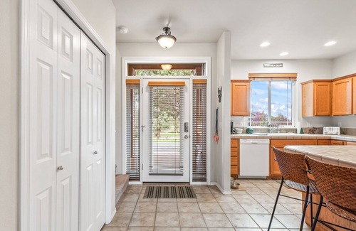 Redmond Condo | Eagle Crest Condo on Golf Course w/HOT TUB, Dogs Welcome!