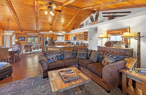 Eagle Mountain Estates Cabin | Eagle Mountain Lodge: 5 Star Luxury Log Cabin! Central AC! Great Location! Pool Table! Propane BBQ! Back Deck!