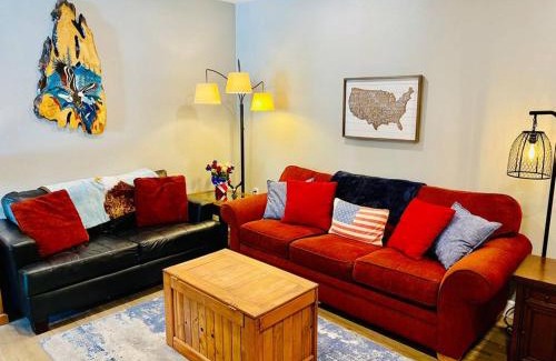 Ahwahnee House | Eagle Nest River Views Hot Tub Games Sleeps 6