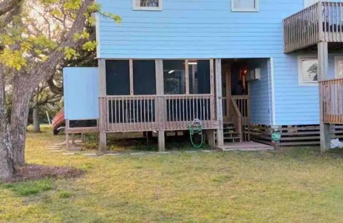 Hatteras House | Eagle Pass Cabina- Unique Cabin Perfect for Two!
