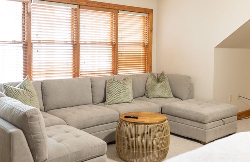 Groveoak House | Eagle Point on The Lake