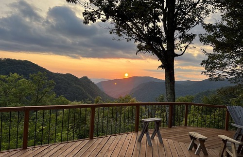 Maggie Valley Cabin | Eagle Ridge Maggie Valley with Breathtaking Year- Round View