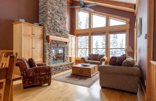 Snow Pine Estates Ski Chalet | Eagle Ridge Pet-Friendly Chalet