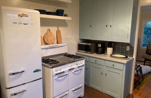 Eagle Rock House | Eagle Rock Jewelbox - Private Home -2 bed/1 ba & office. Very Private and quiet!